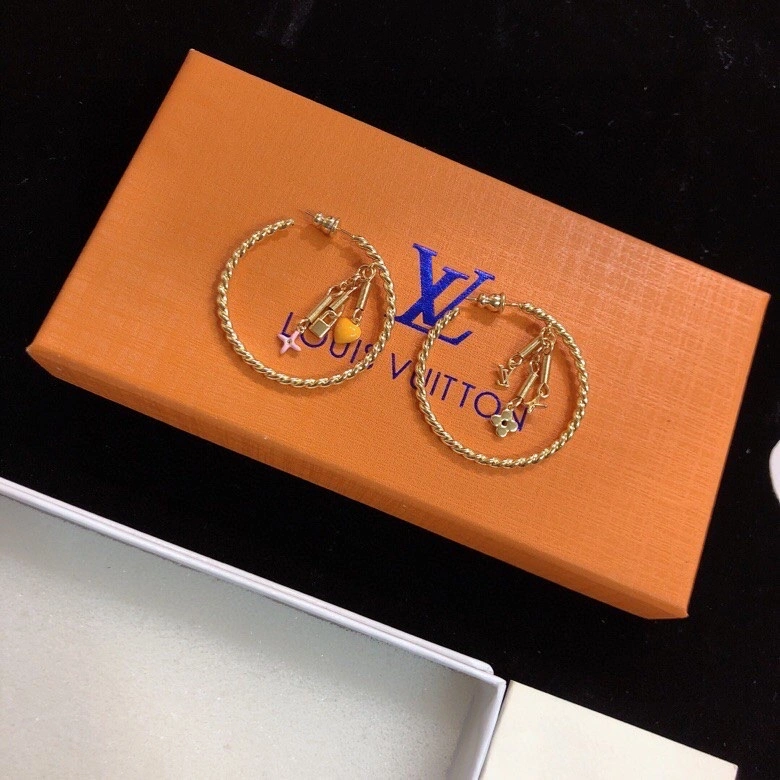 UrbanChic Louis Vuitton Earrings 250179