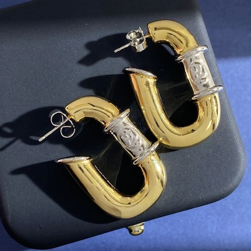Sleek Louis Vuitton Earrings 250133