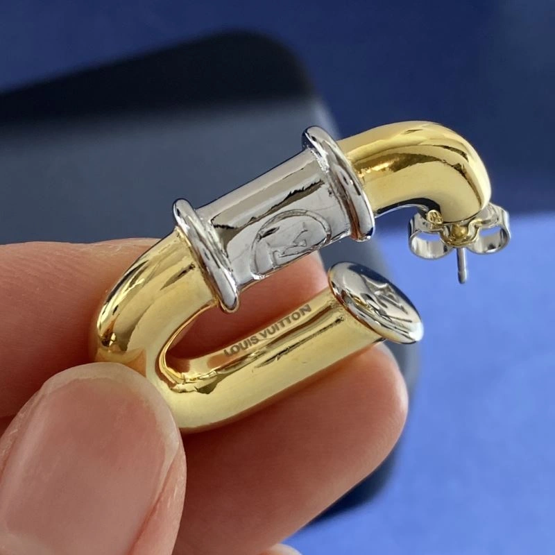 Sleek Louis Vuitton Earrings 250133