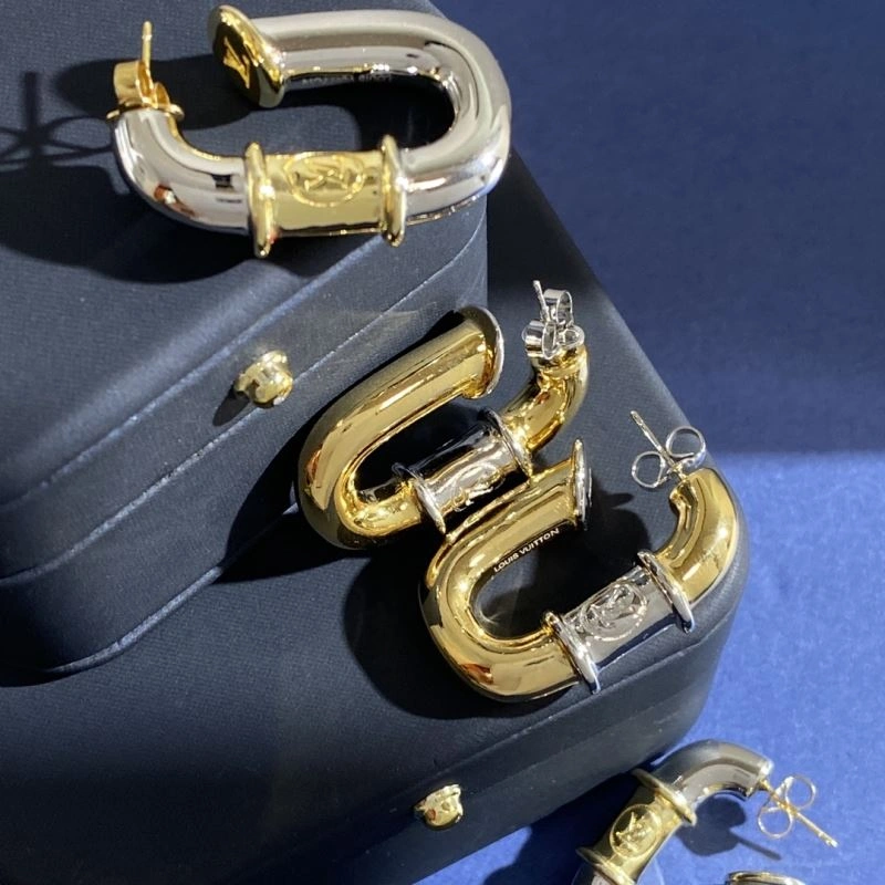 Sleek Louis Vuitton Earrings 250133