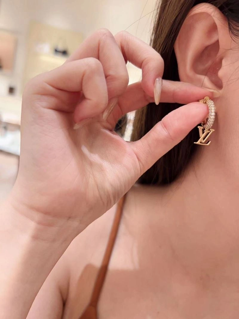 WaterResistant Louis Vuitton Earrings 250131