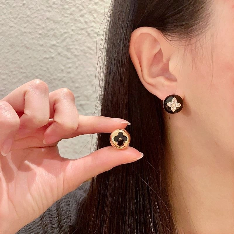 Louis Vuitton Earrings SmoothTexture 250112
