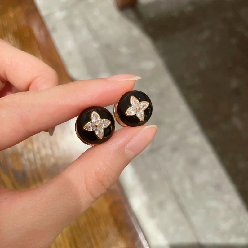 Louis Vuitton Earrings SmoothTexture 250112