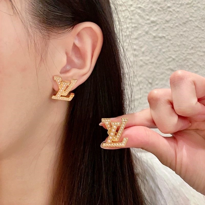 Minimalist Louis Vuitton Earrings 249826