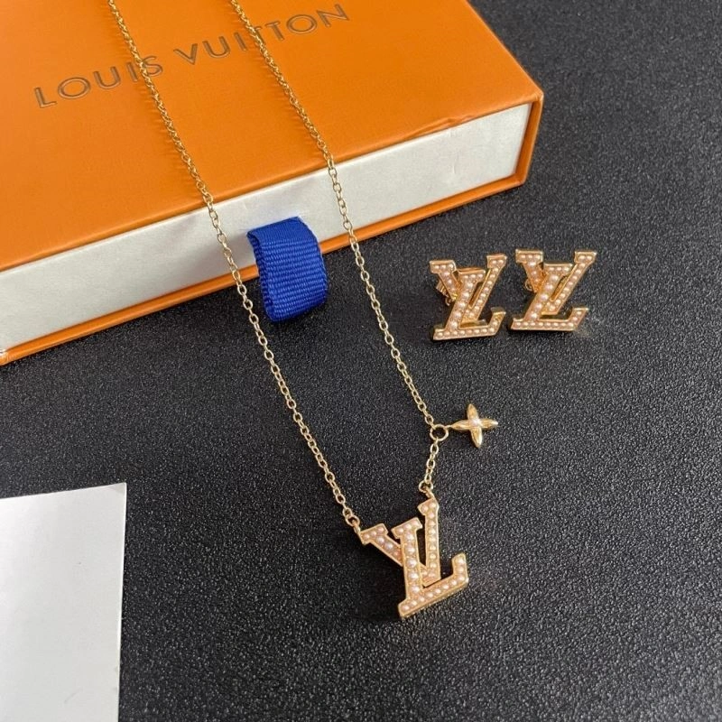 Minimalist Louis Vuitton Earrings 249826