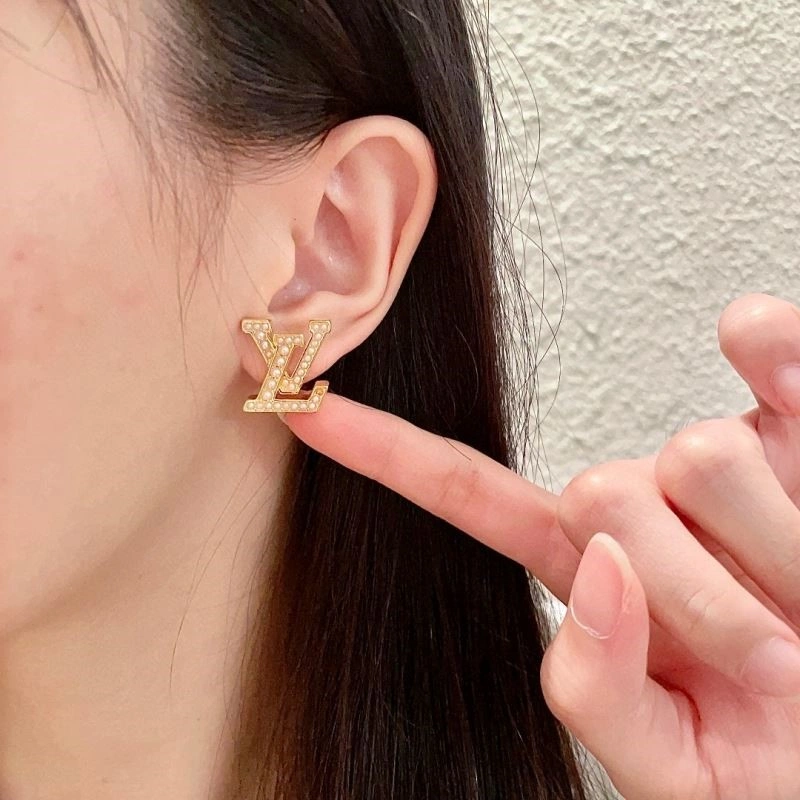 Minimalist Louis Vuitton Earrings 249826