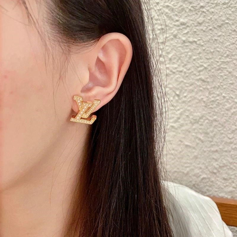 Minimalist Louis Vuitton Earrings 249826