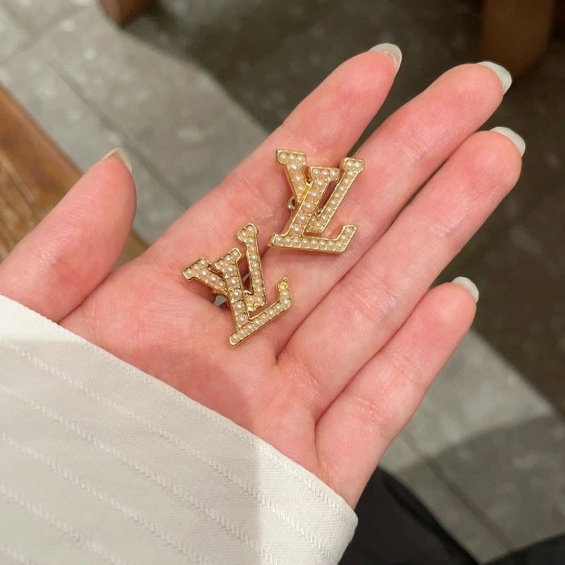 Minimalist Louis Vuitton Earrings 249826
