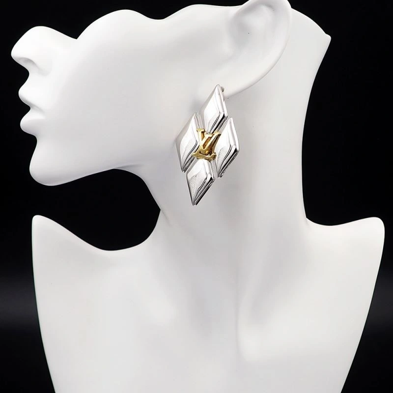 Sleek Louis Vuitton Earrings 249806