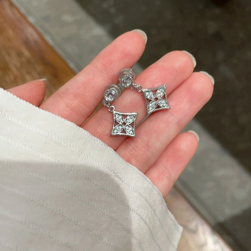 Louis Vuitton Earrings Timeless 249440