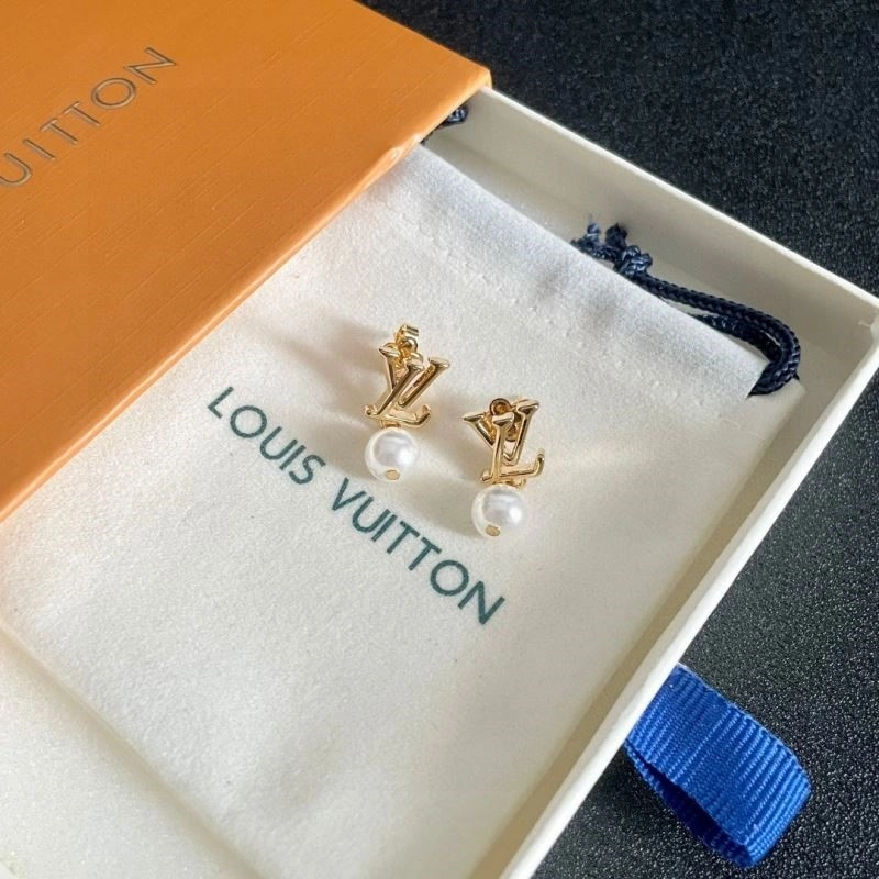 EyeCatching Louis Vuitton Earrings 249420