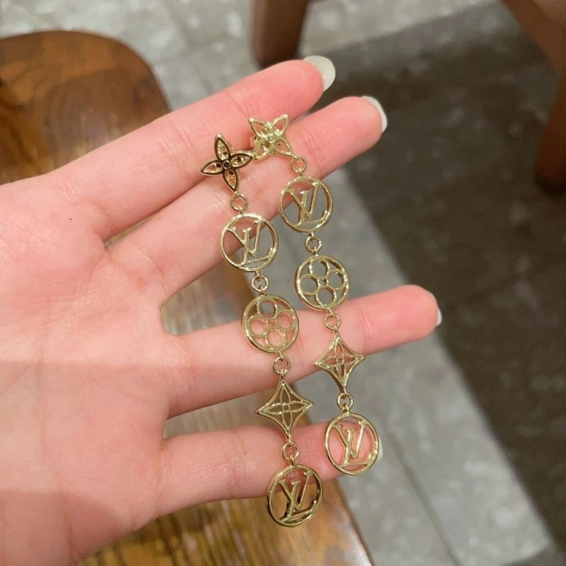 Minimalist Louis Vuitton Earrings 249405
