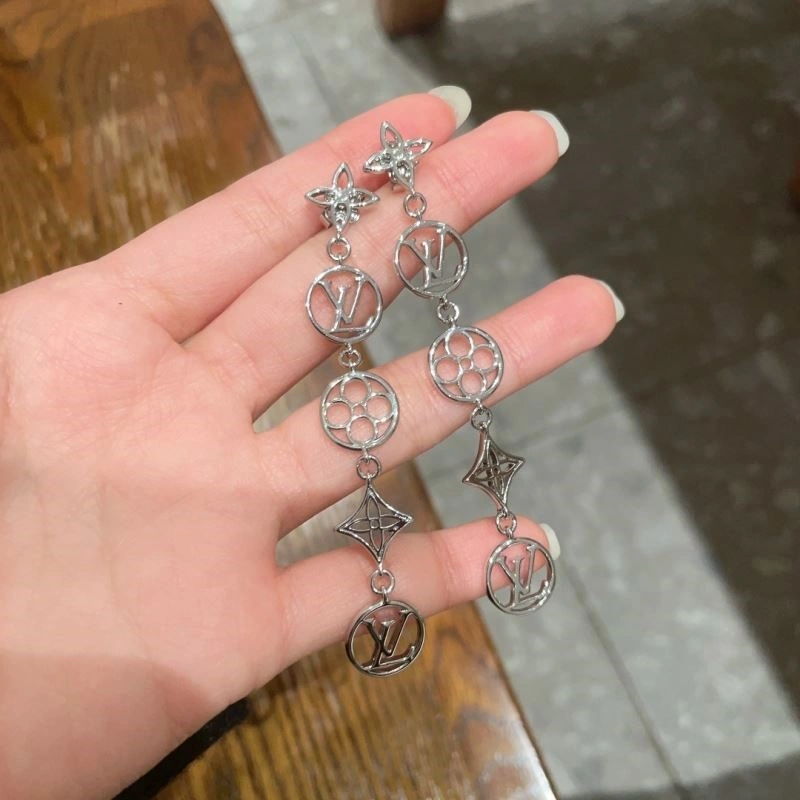 Louis Vuitton Earrings FashionForward 249404