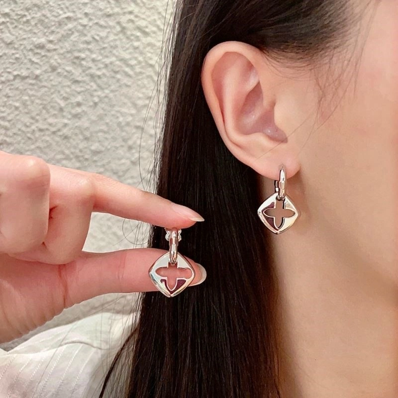 Louis Vuitton Earrings Effortless 249089