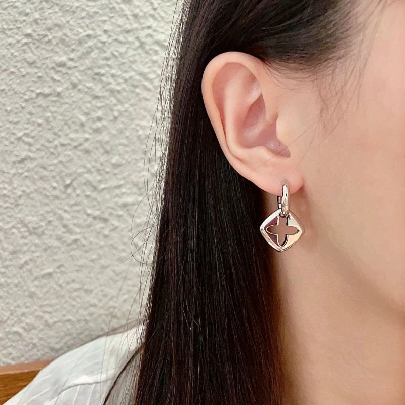 Louis Vuitton Earrings Effortless 249089