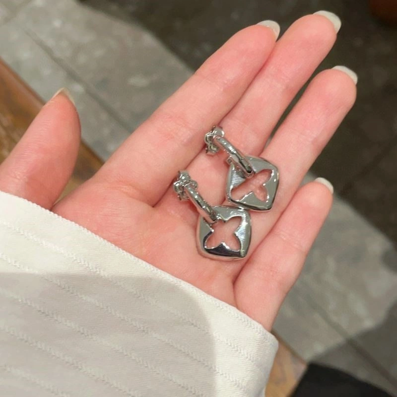 Louis Vuitton Earrings Effortless 249089