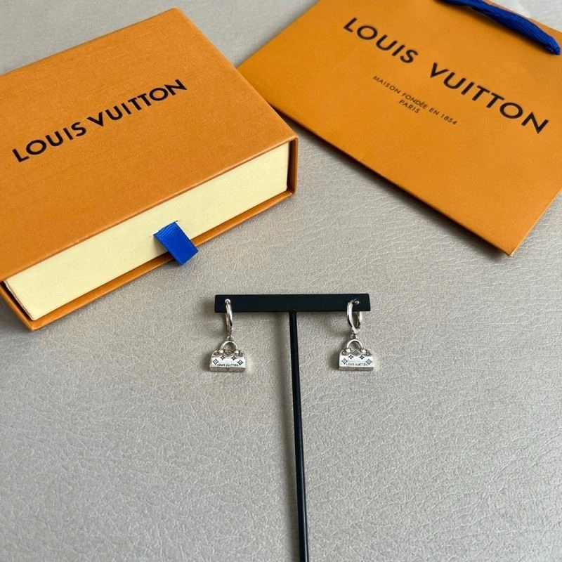 Sleek Louis Vuitton Earrings 249044