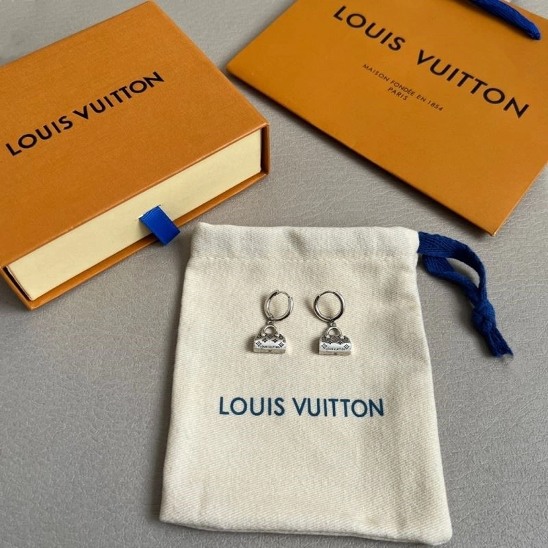Sleek Louis Vuitton Earrings 249044