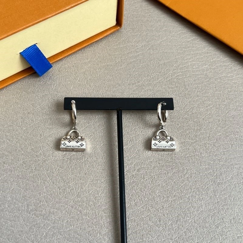 Sleek Louis Vuitton Earrings 249044