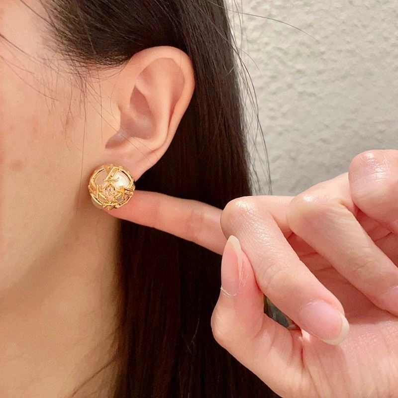 Snug Louis Vuitton Earrings 249015