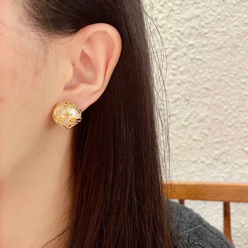 Snug Louis Vuitton Earrings 249015