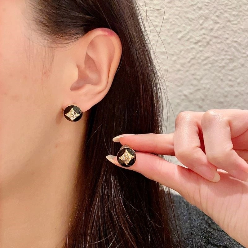 Louis Vuitton Earrings Effortless 248992