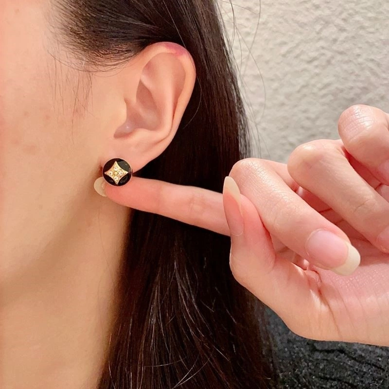 Louis Vuitton Earrings Effortless 248992