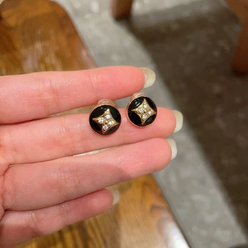 Louis Vuitton Earrings Effortless 248992