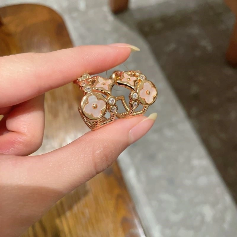 Louis Vuitton Earrings Timeless 249005