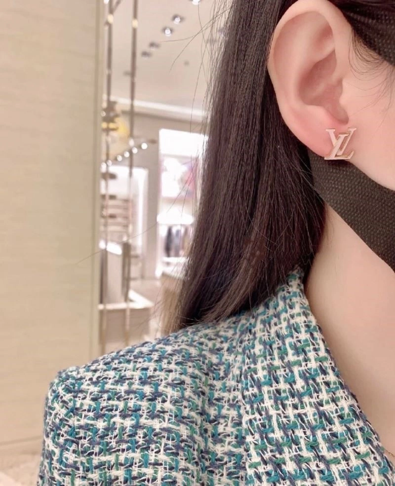 Louis Vuitton Earrings Attractive 248672