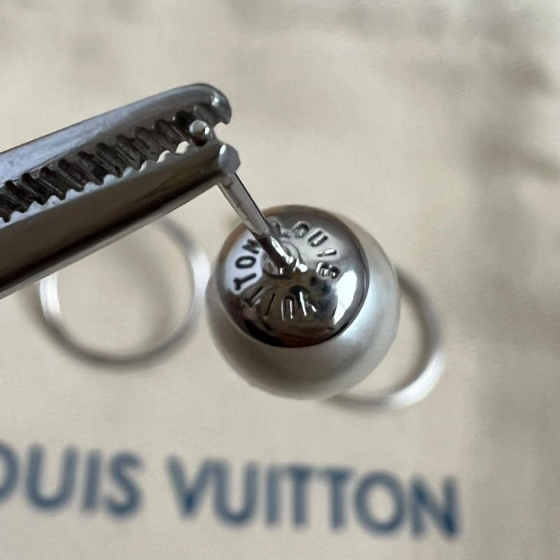 Classic Louis Vuitton Earrings 248639