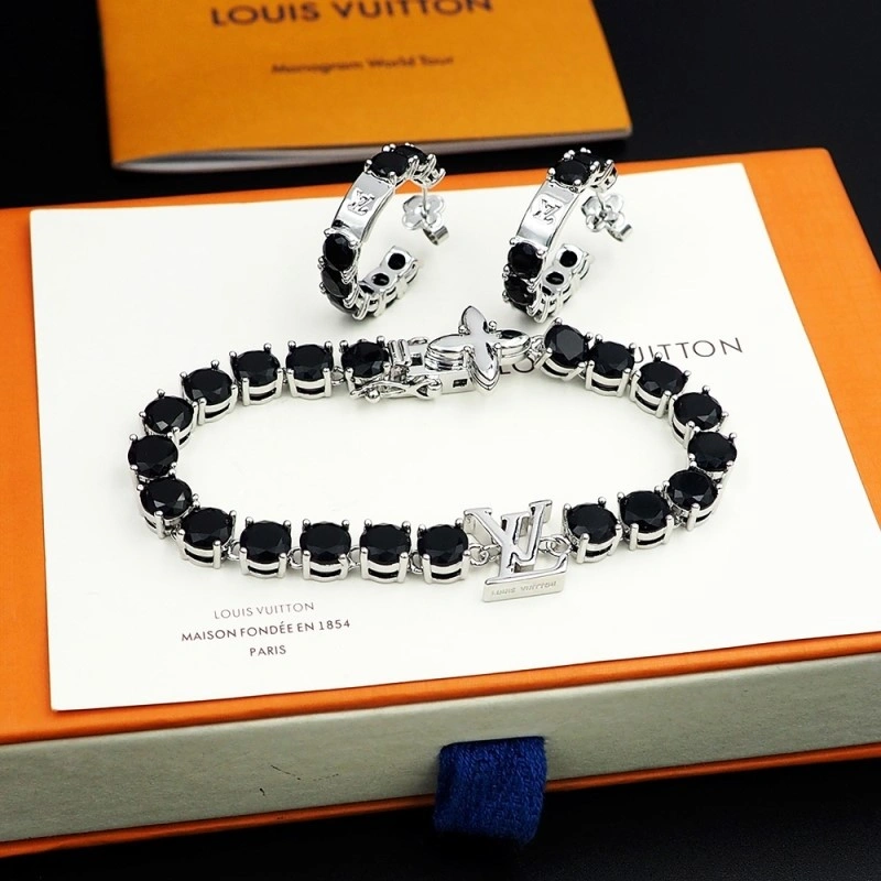 Louis Vuitton Earrings Attractive 248611