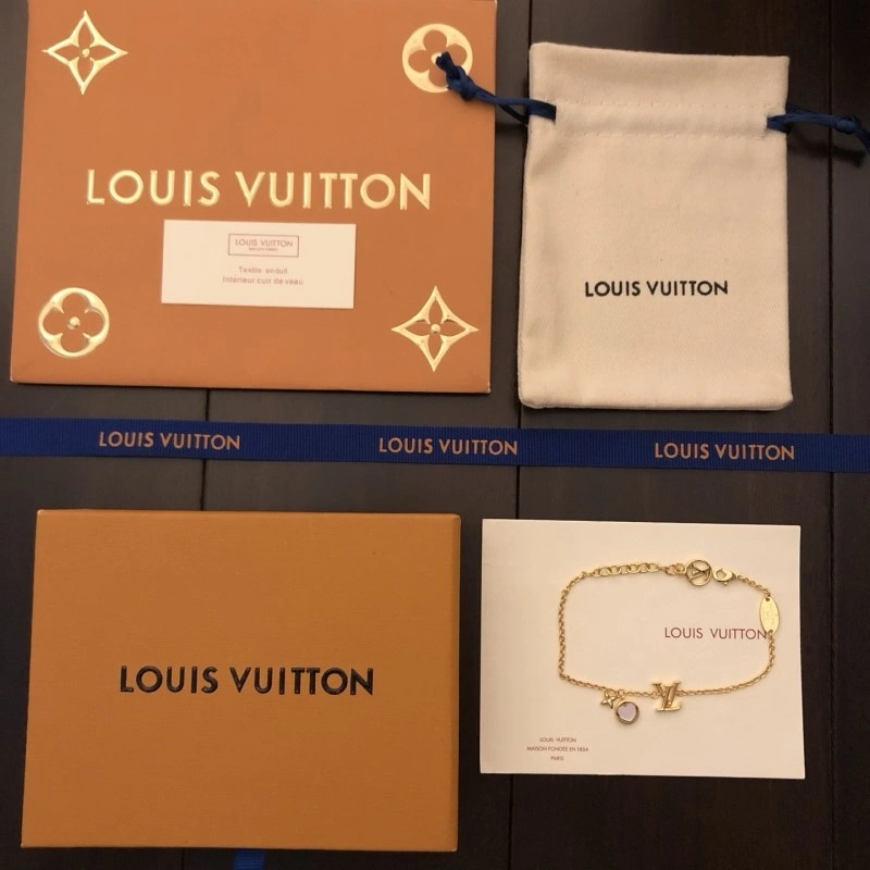 Bright Louis Vuitton Earrings 248080