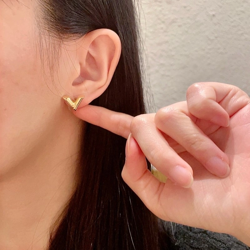 Louis Vuitton Earrings Sophisticated 248075