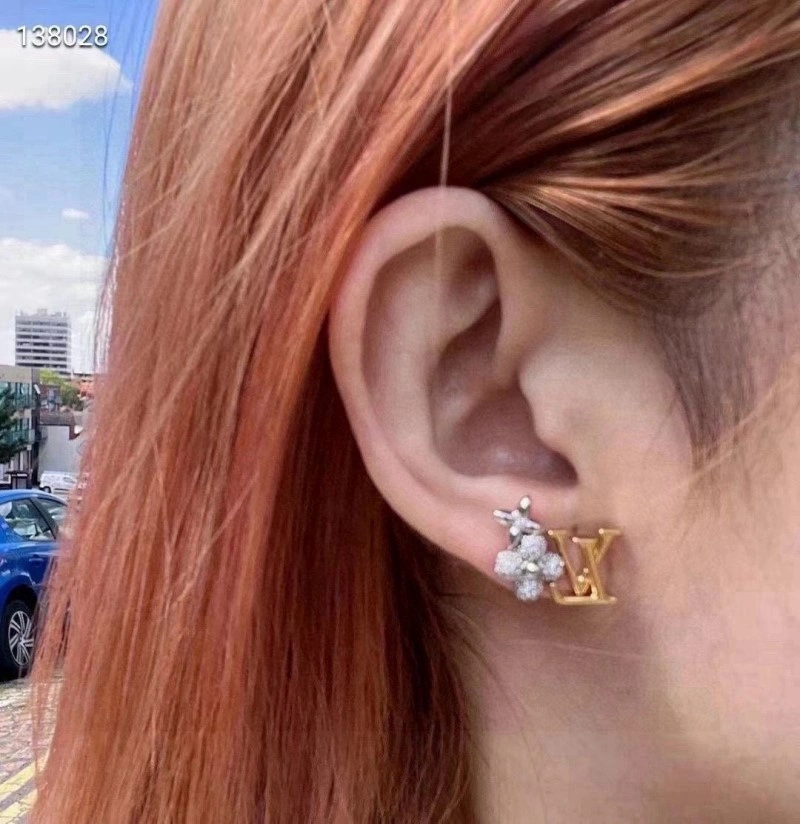 Louis Vuitton Earrings Sleek 248030