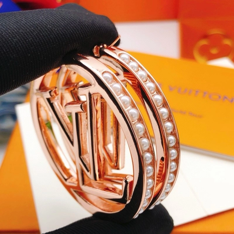Louis Vuitton Earrings Elegant 248016