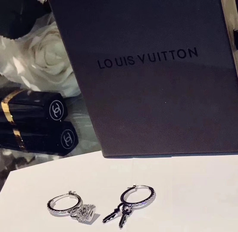 Stretchable Louis Vuitton Earrings 248005