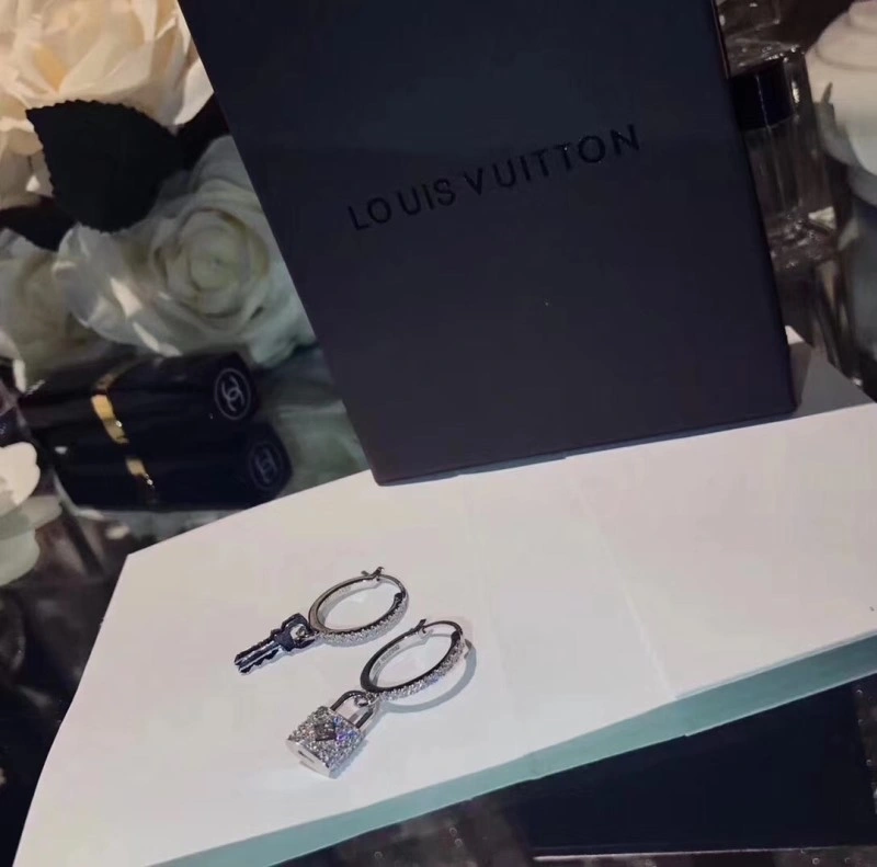 Stretchable Louis Vuitton Earrings 248005