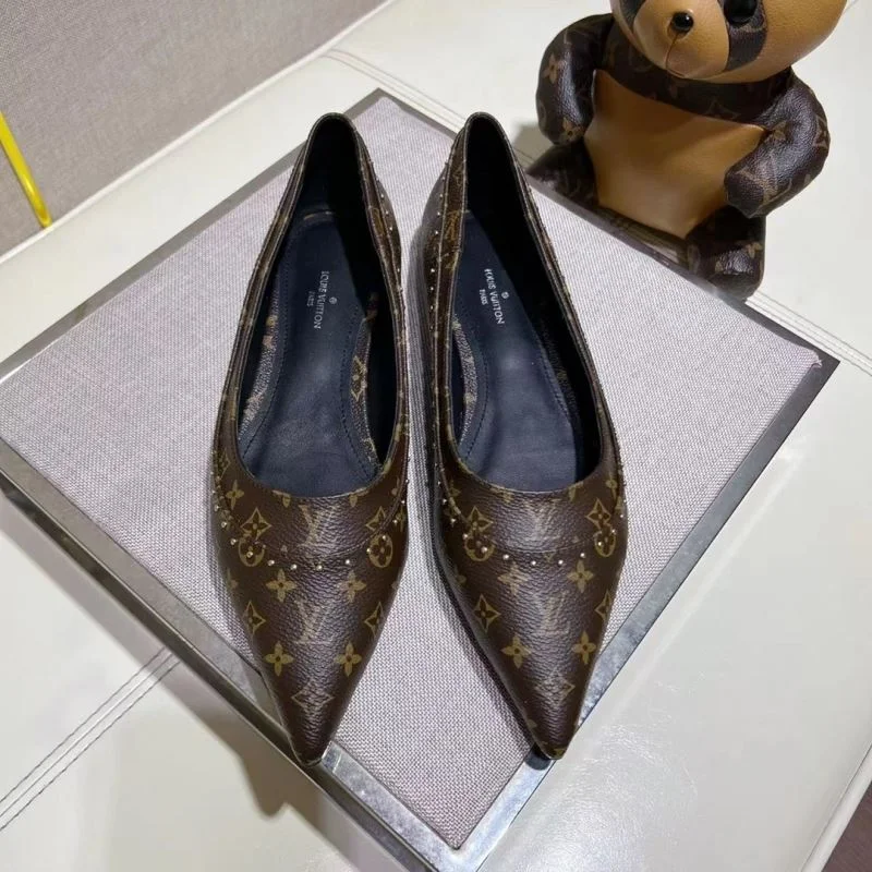 Louis Vuitton Flat Shoes Versatile 32388