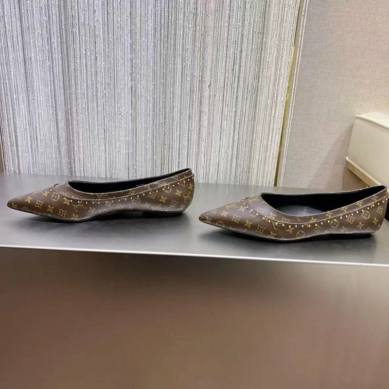 Louis Vuitton Flat Shoes Versatile 32388
