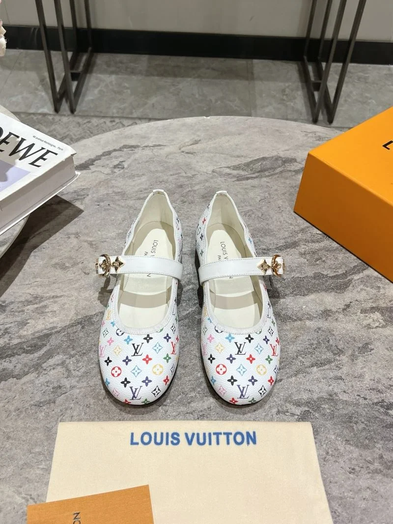 Breathable Louis Vuitton Flat Shoes 32403
