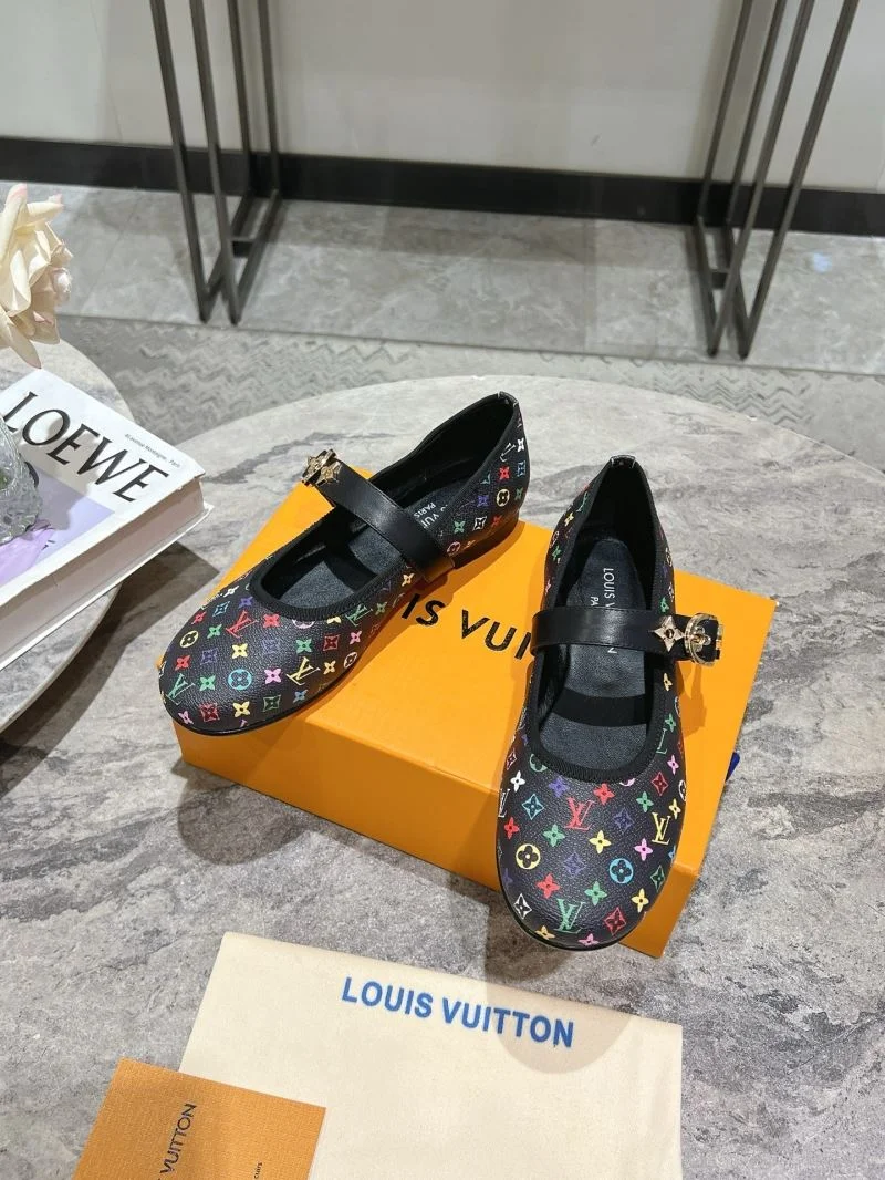 Louis Vuitton Flat Shoes Contemporary 32401