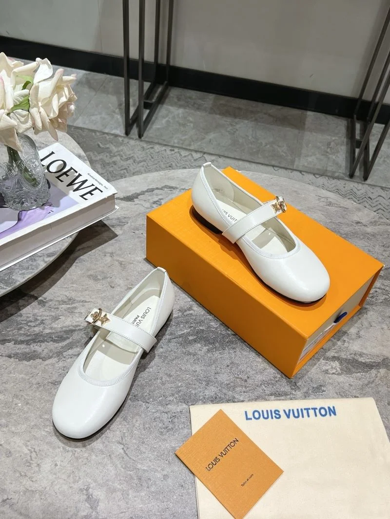 Fashionable Louis Vuitton Flat Shoes 32389