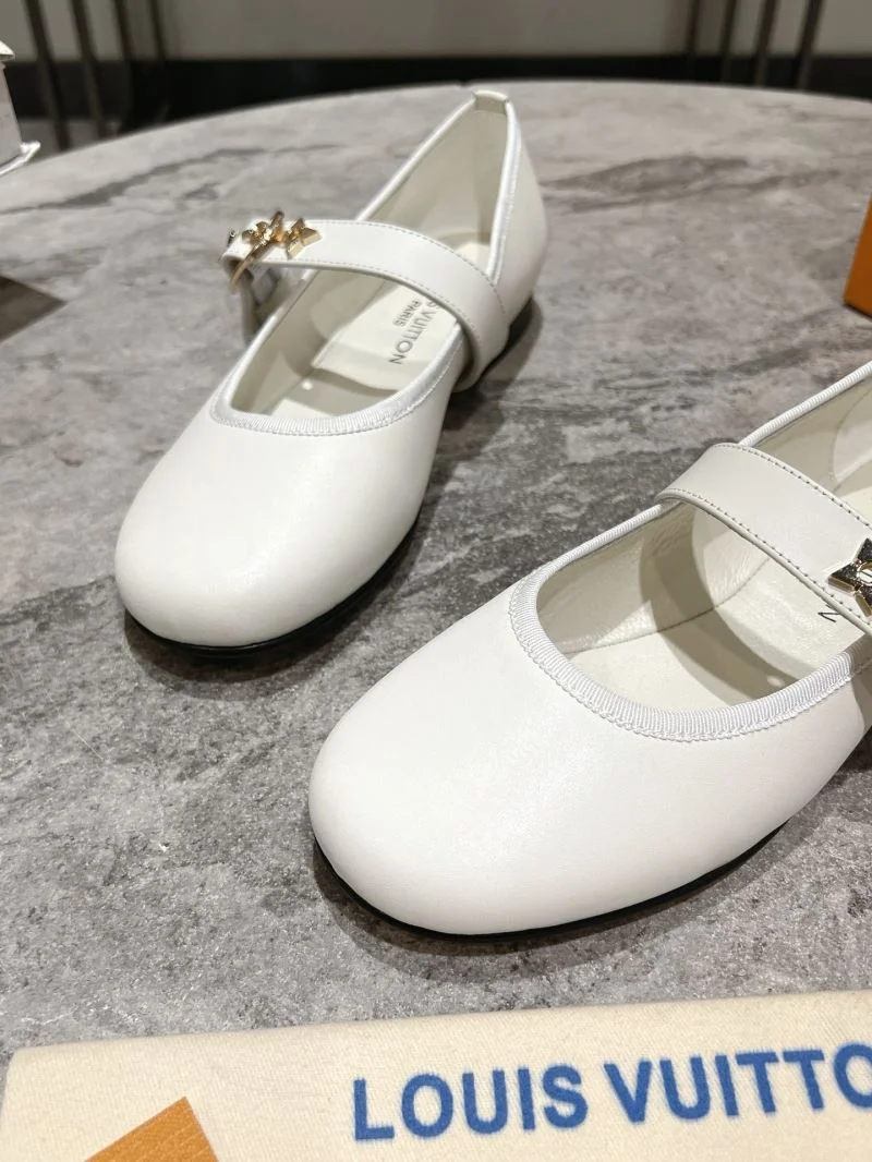 Fashionable Louis Vuitton Flat Shoes 32389