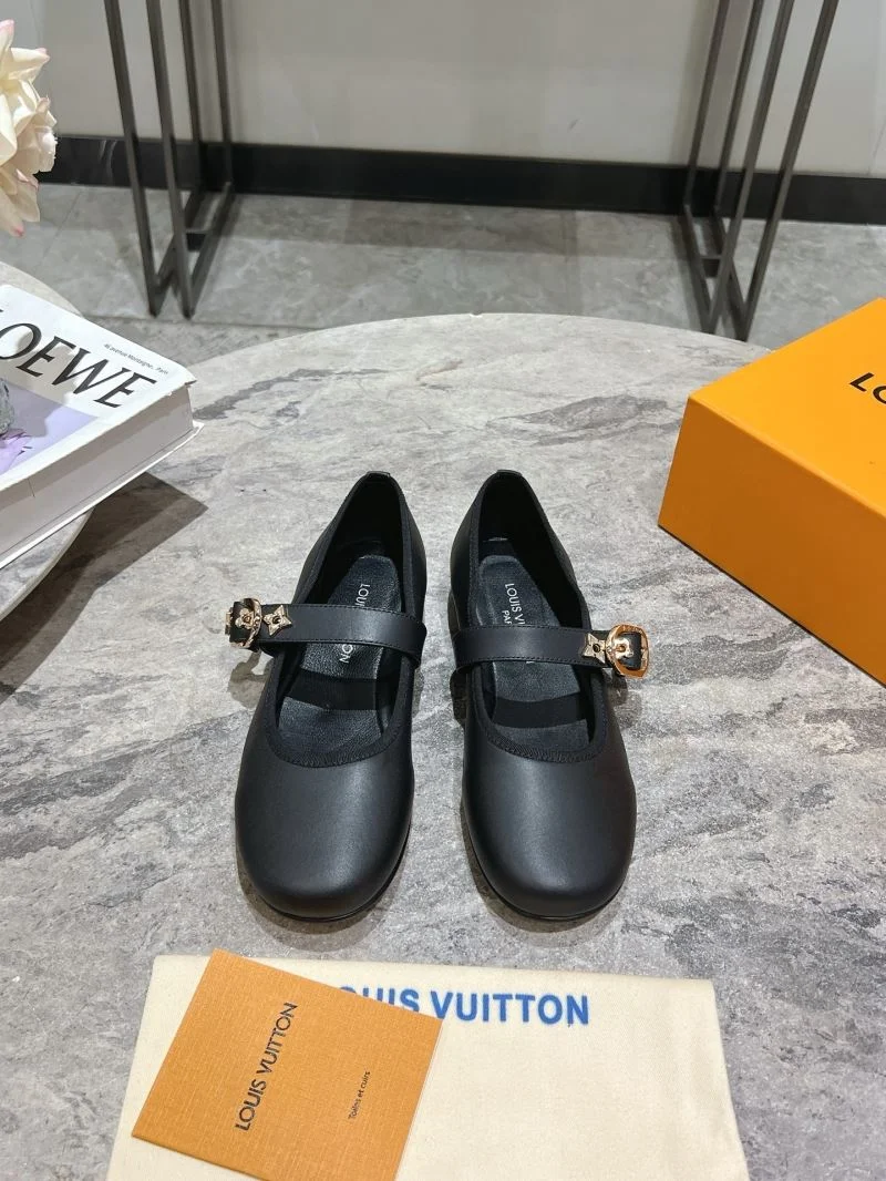 Versatile Louis Vuitton Flat Shoes 32394