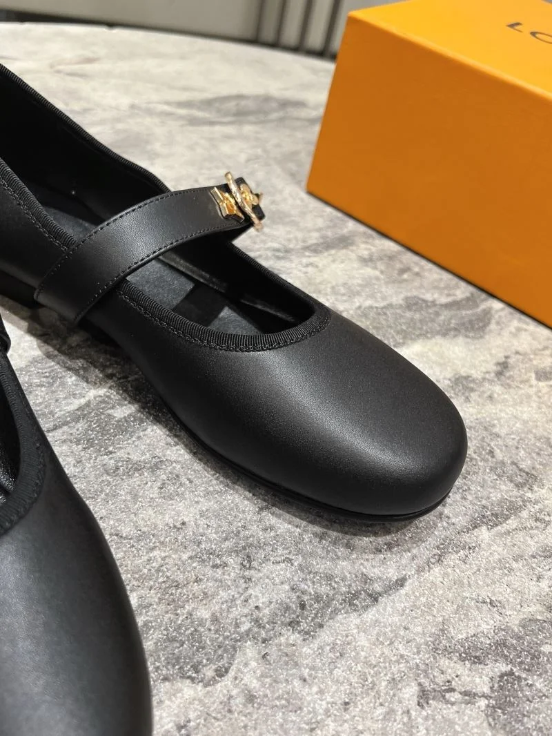 Versatile Louis Vuitton Flat Shoes 32394