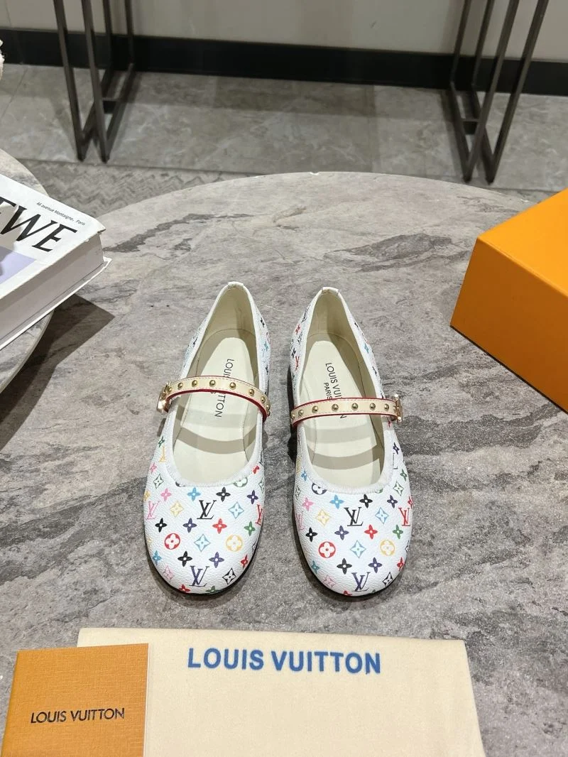 Compact Louis Vuitton Flat Shoes 32385