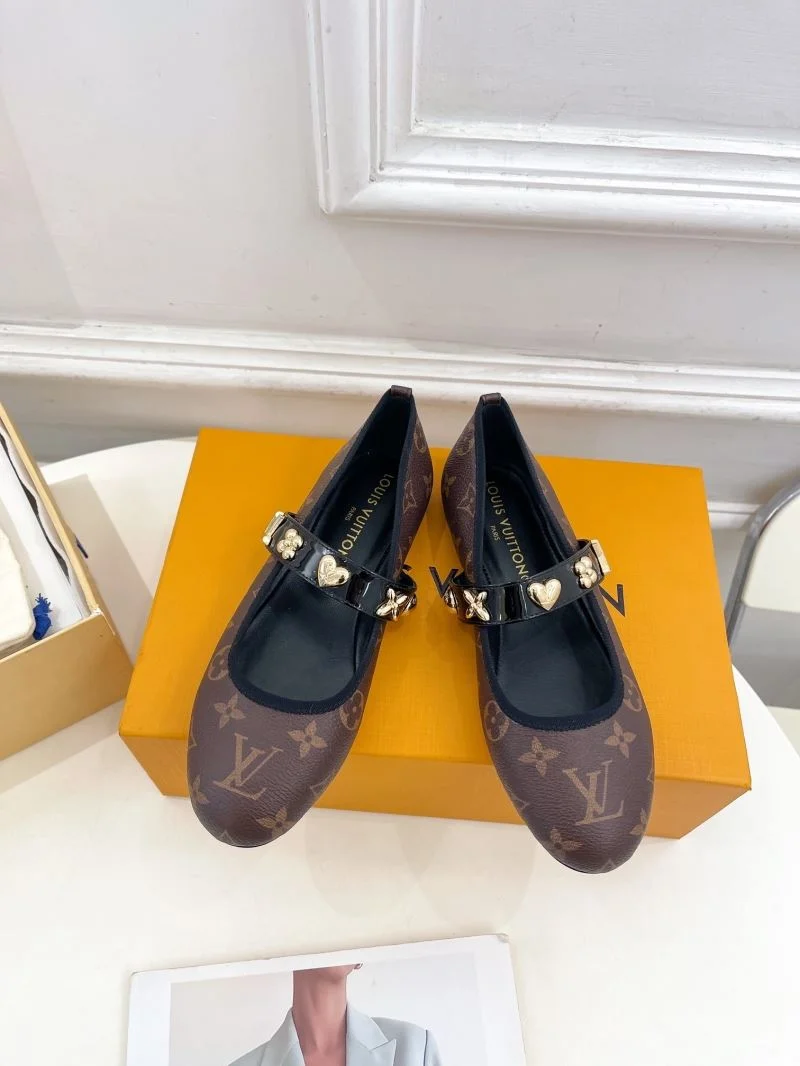 Resilient Louis Vuitton Flat Shoes 32402