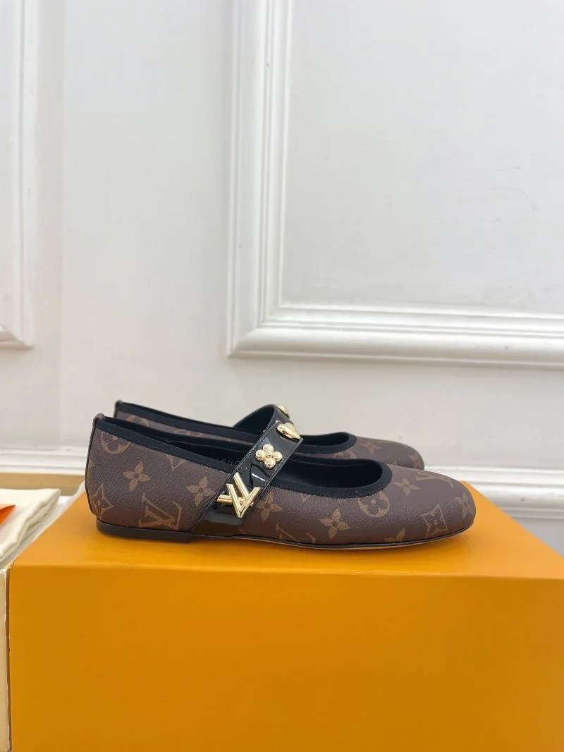 Resilient Louis Vuitton Flat Shoes 32402