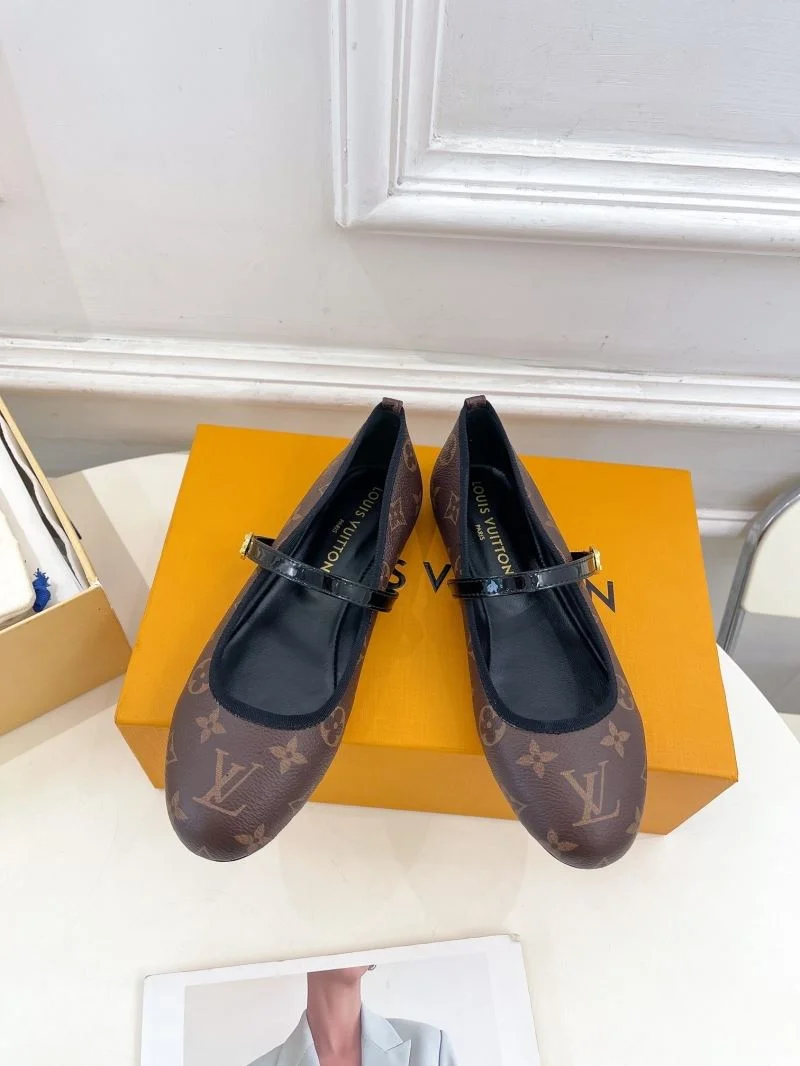 Flexible Louis Vuitton Flat Shoes 32393